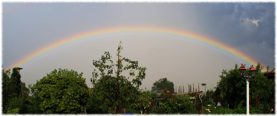 Dieser Regenbogen genau über unserem Garten hat mich fasziniert (-;
