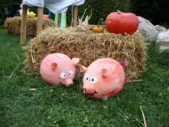 Bauernhofparty
selbstgebastelte Schweinchen aus Pappmachee